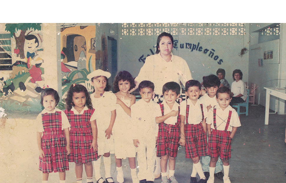 Maestra Martha y los primeros alumnos de CEPI